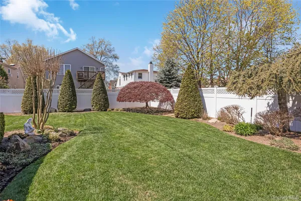 a view of a back yard of the house