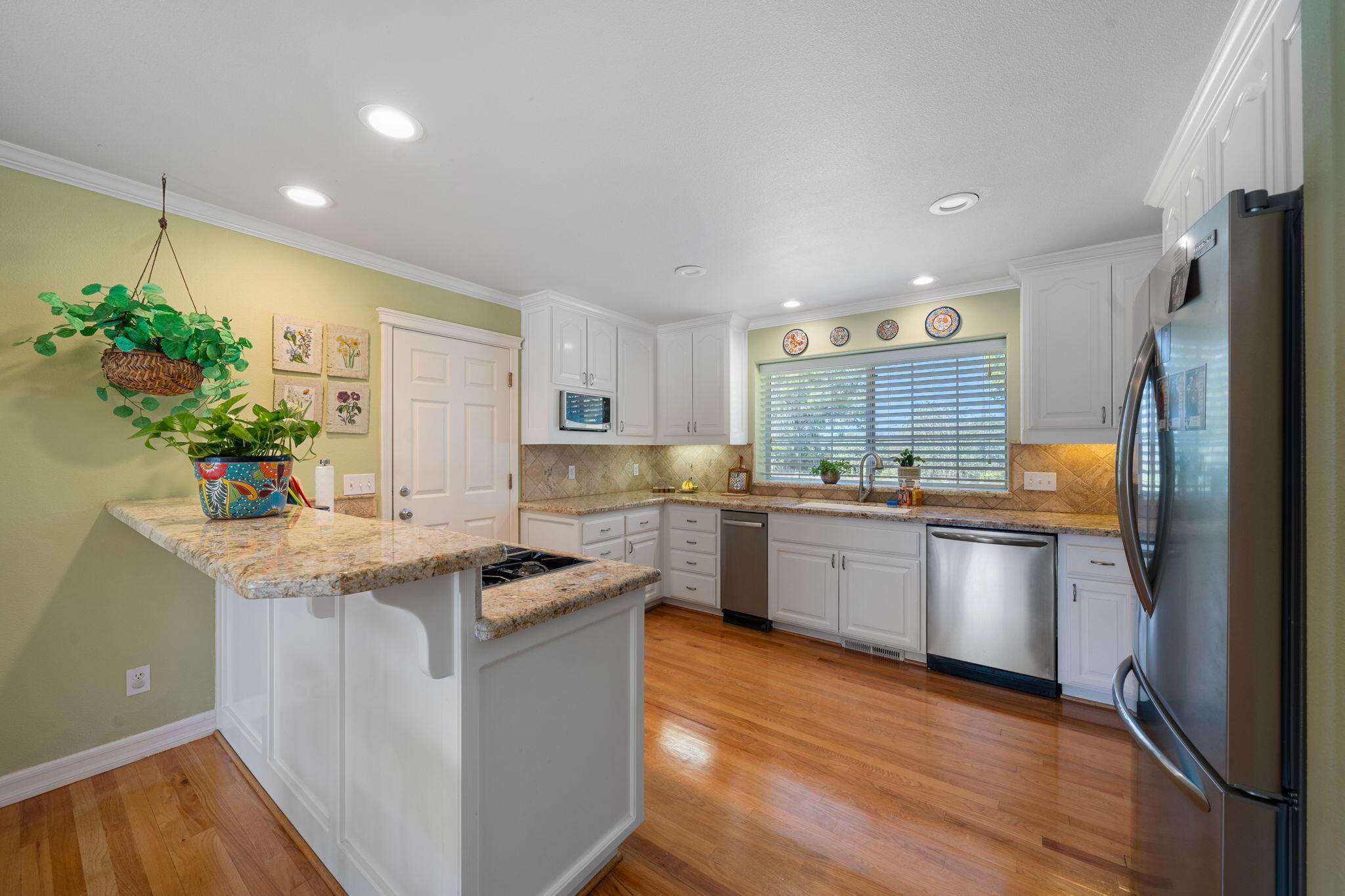 13087 Spring Lake Street Redding, CA 96003 - Photo 15 of 80 15-web-or-mls-BiggerFlow Real Estate Med