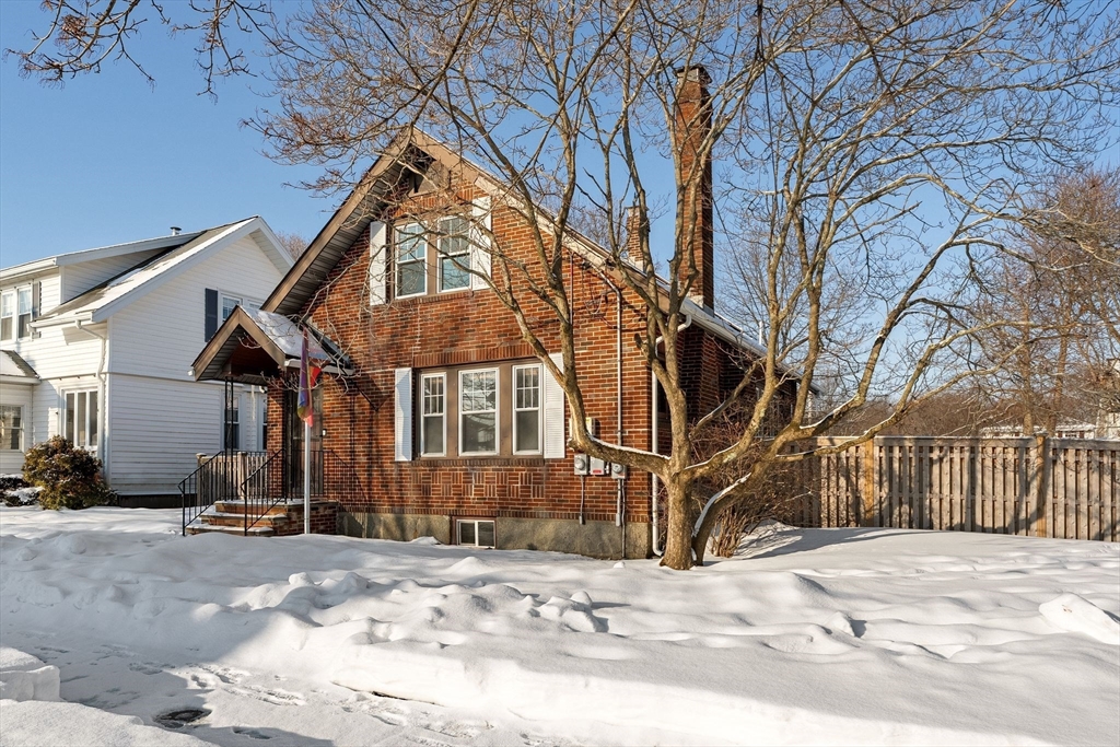 25 Moffat Road Quincy, MA 02169 - Photo 3 of 41 Gallery Image 3