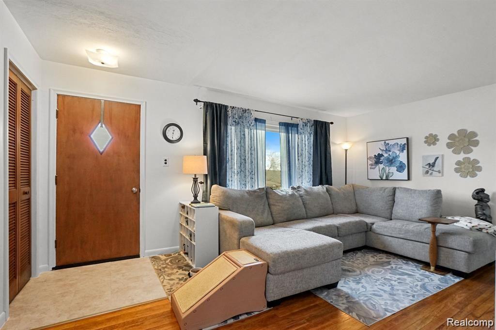 4865 Clarkston Road Clarkston, MI 48348 - Photo 5 of 18