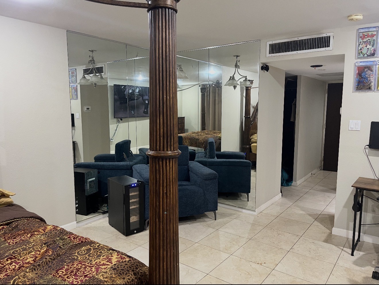 2016 Main Street, Unit 1708 Houston, TX 77002 - Photo 3 of 10 a view of a hallway with seating area