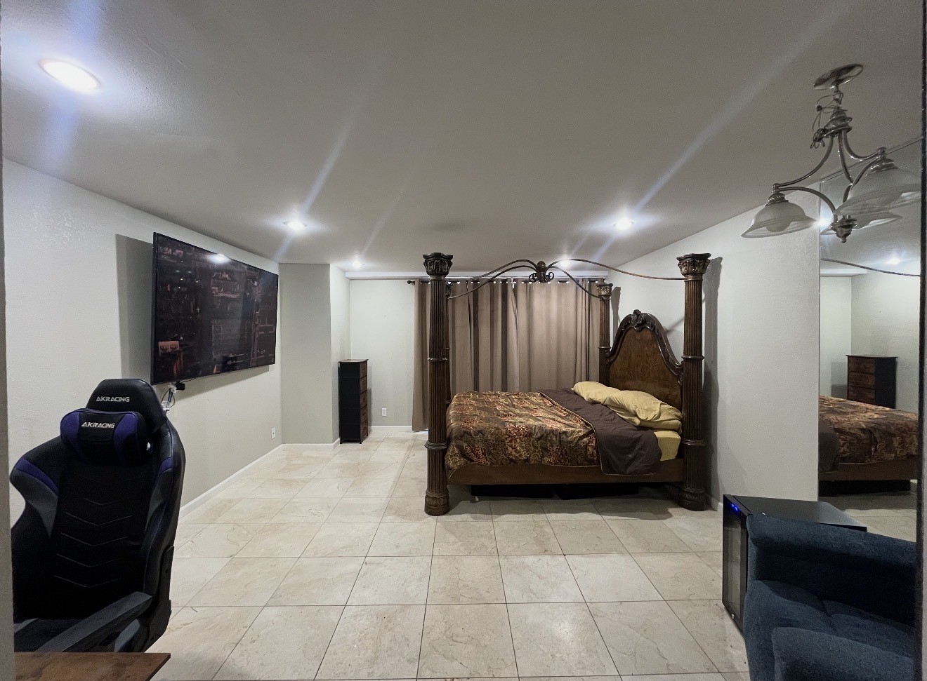 2016 Main Street, Unit 1708 Houston, TX 77002 - Photo 4 of 10 a living room with furniture and a flat screen tv