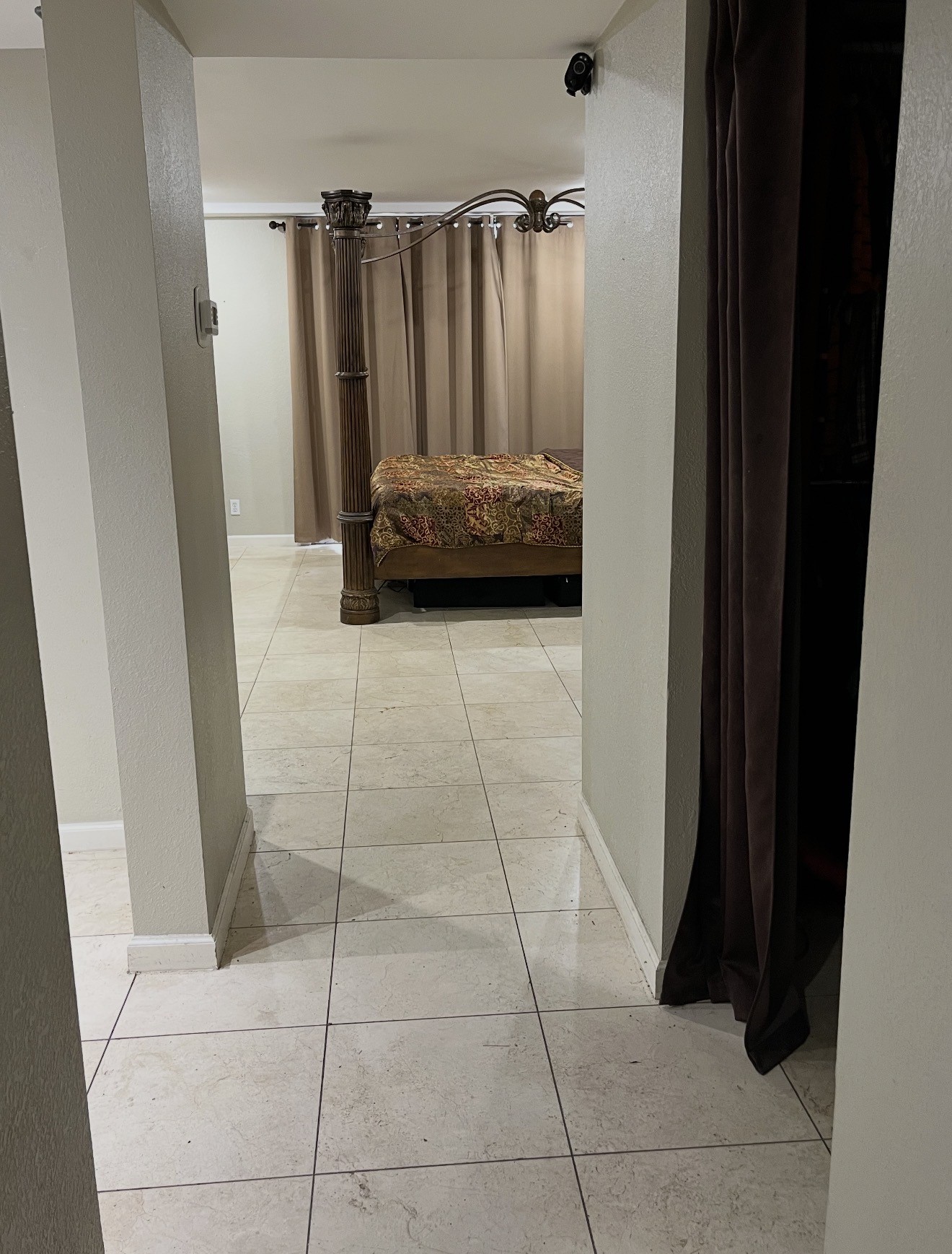 2016 Main Street, Unit 1708 Houston, TX 77002 - Photo 7 of 10 a view of walk in closet