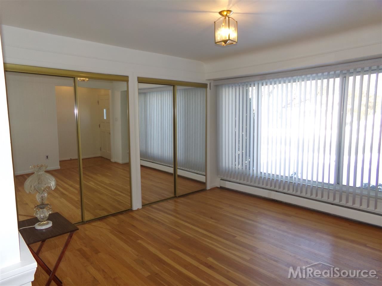 2237 Oxford Road Berkley, MI 48072 - Photo 2 of 35