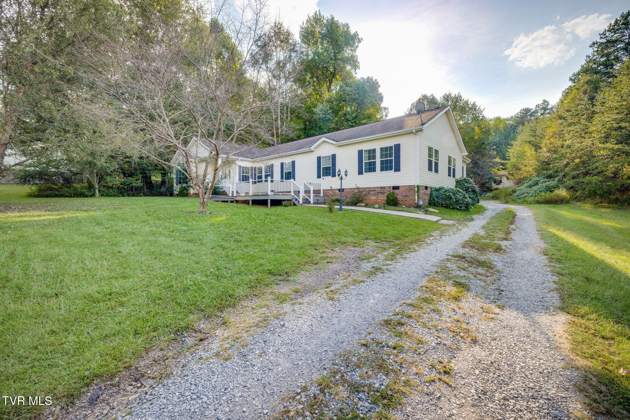 140 Keller Road Afton, TN 37616 - Photo 3 of 47 002