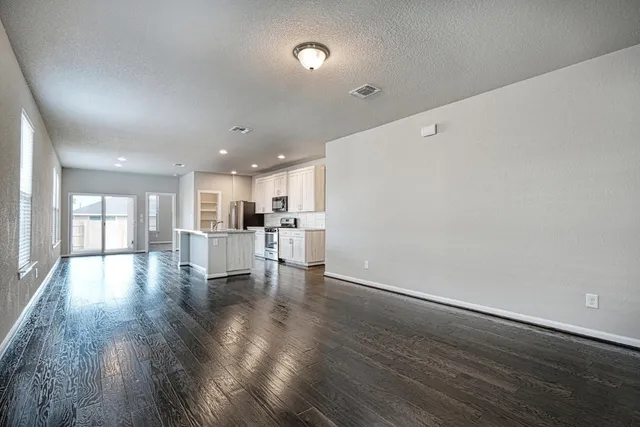 $1,950 | 7631 Europa Avenue, Round Rock, TX 78665