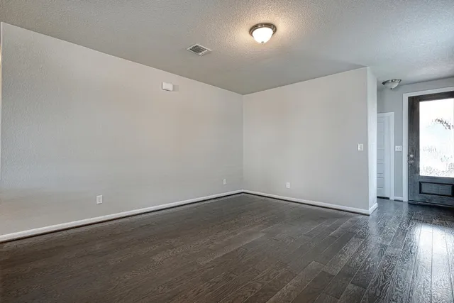 $1,950 | 7631 Europa Avenue, Round Rock, TX 78665