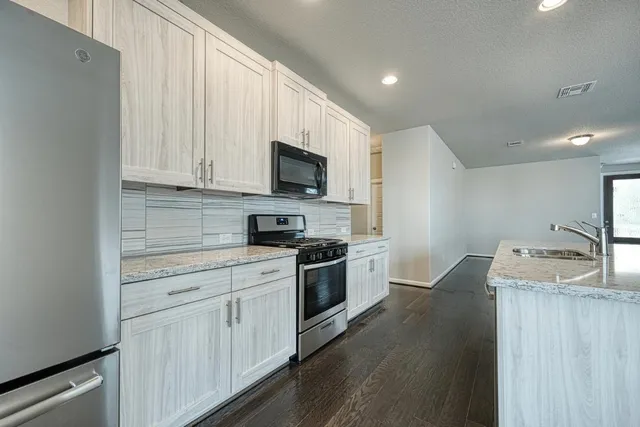 $1,950 | 7631 Europa Avenue, Round Rock, TX 78665