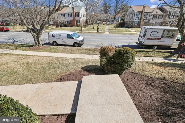 a view of a yard with cars