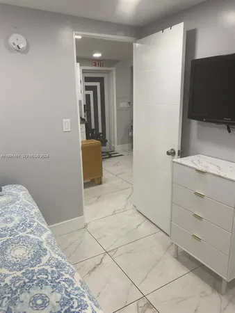 $2,100 | 2242 Polk Street, Unit 2, Hollywood, FL 33020