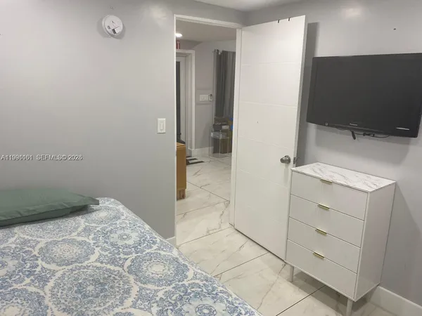 $2,100 | 2242 Polk Street, Unit 2, Hollywood, FL 33020