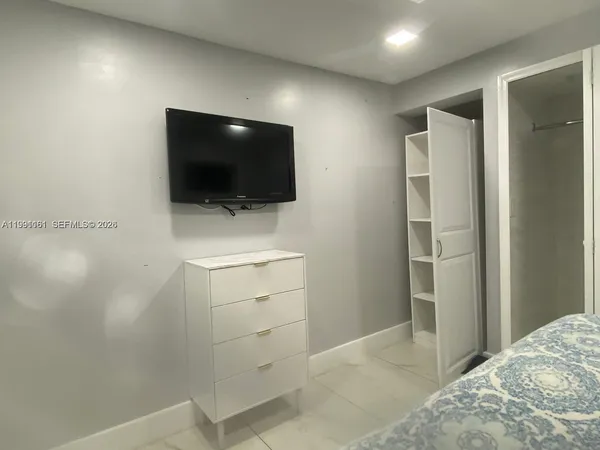 $2,100 | 2242 Polk Street, Unit 2, Hollywood, FL 33020