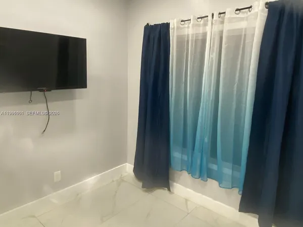 $2,100 | 2242 Polk Street, Unit 2, Hollywood, FL 33020