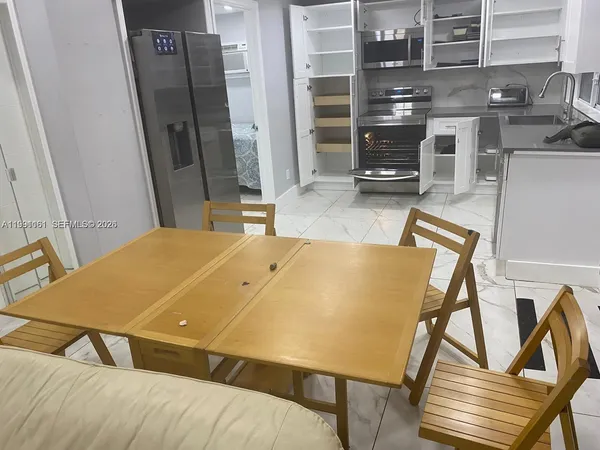 $2,100 | 2242 Polk Street, Unit 2, Hollywood, FL 33020