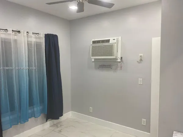 $2,100 | 2242 Polk Street, Unit 2, Hollywood, FL 33020