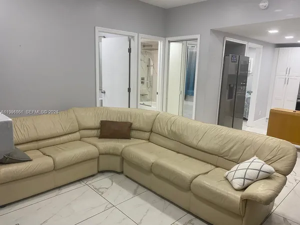 $2,100 | 2242 Polk Street, Unit 2, Hollywood, FL 33020