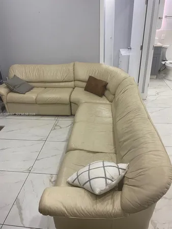 $2,100 | 2242 Polk Street, Unit 2, Hollywood, FL 33020