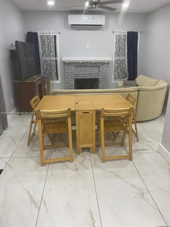 $2,100 | 2242 Polk Street, Unit 2, Hollywood, FL 33020