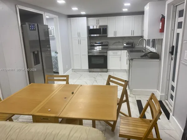 $2,100 | 2242 Polk Street, Unit 2, Hollywood, FL 33020