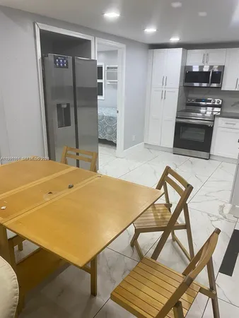 $2,100 | 2242 Polk Street, Unit 2, Hollywood, FL 33020