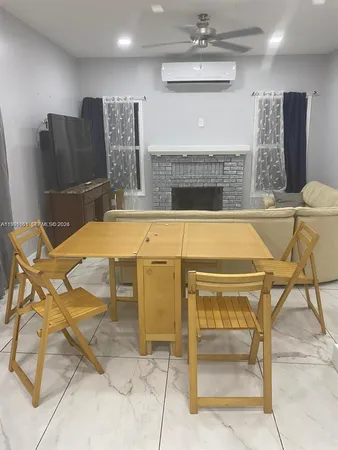 $2,100 | 2242 Polk Street, Unit 2, Hollywood, FL 33020