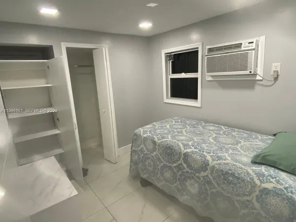 $2,100 | 2242 Polk Street, Unit 2, Hollywood, FL 33020
