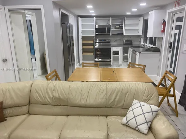 $2,100 | 2242 Polk Street, Unit 2, Hollywood, FL 33020