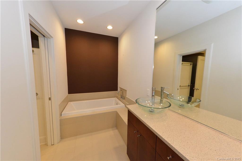 420 Queens Road, Unit 9 Charlotte, NC 28207 - Photo 12 of 16 Gallery Image 12
