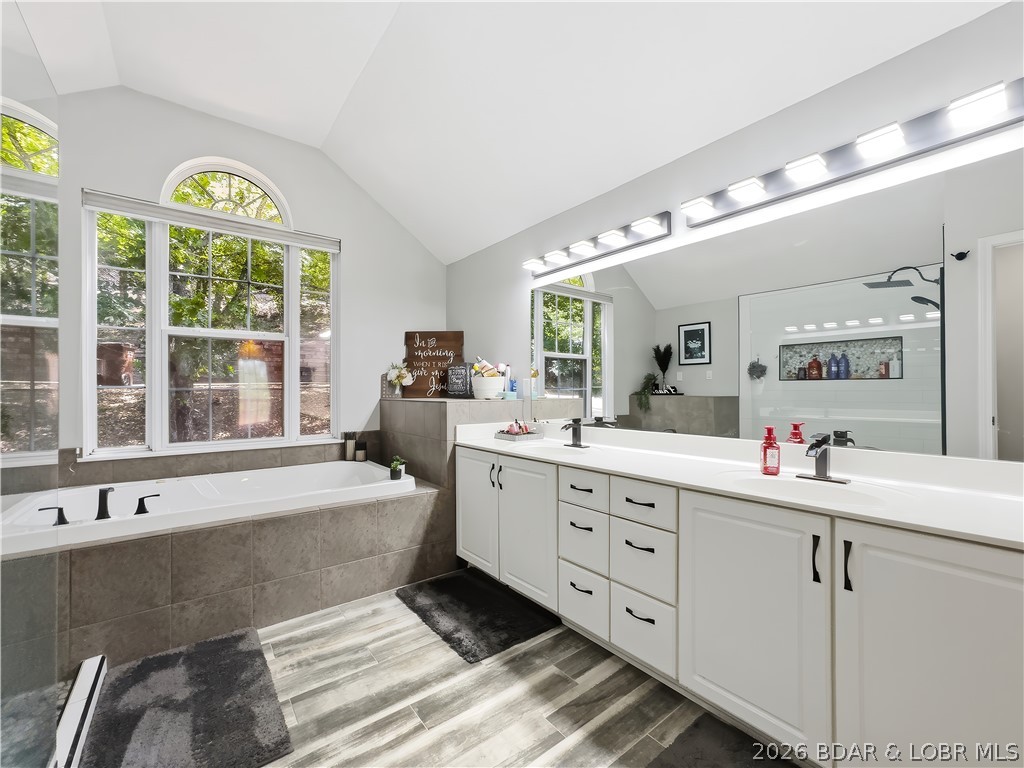 1589 Ridgeview Terrace Osage Beach, MO 65065 - Photo 22 of 60 Master Bathroom