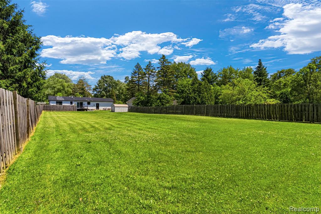 1378 Roat Court Burton, MI 48509 - Photo 25 of 32