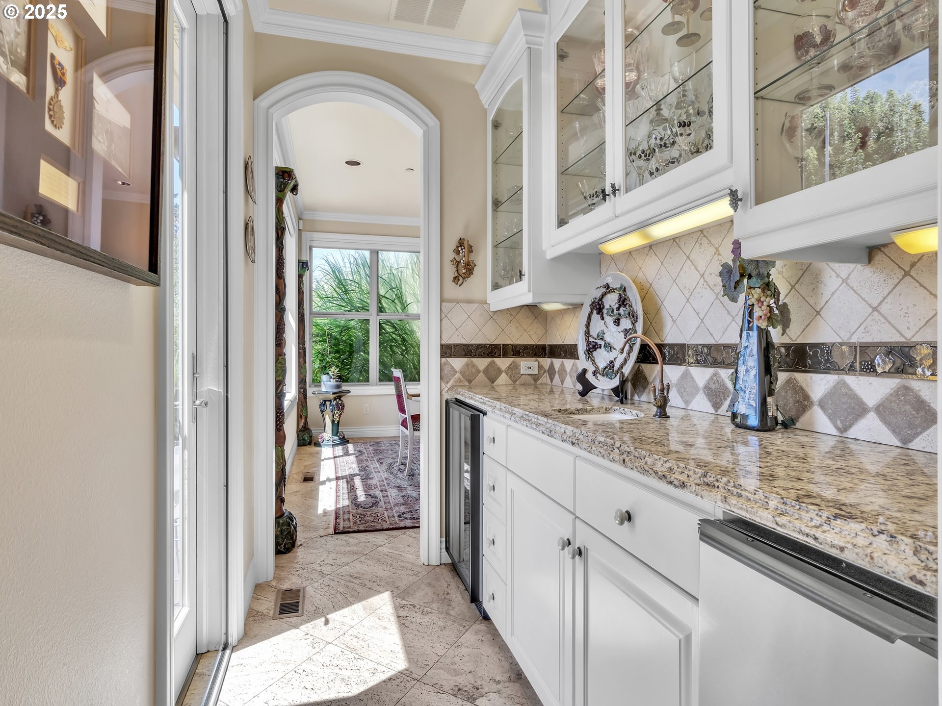 13424 Ehlen Road Northeast Aurora, OR 97002 - Photo 23 of 48 a hallway with sink mirror and window