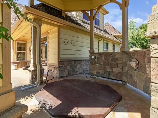 a view of a back yard of the house