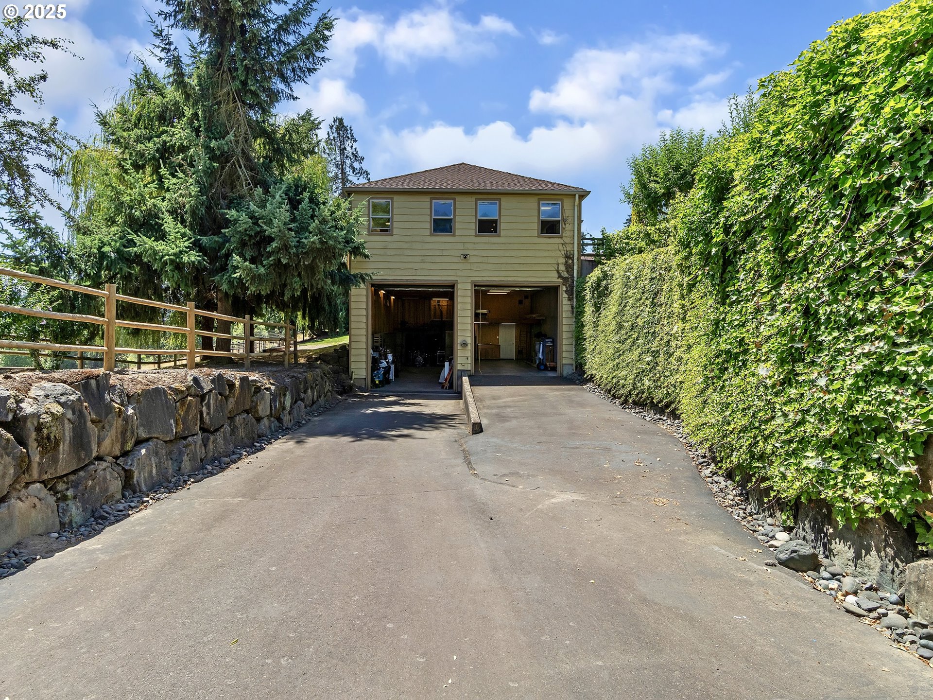 13424 Ehlen Road Northeast Aurora, OR 97002 - Photo 35 of 48 a view of a chairs and table in the patio