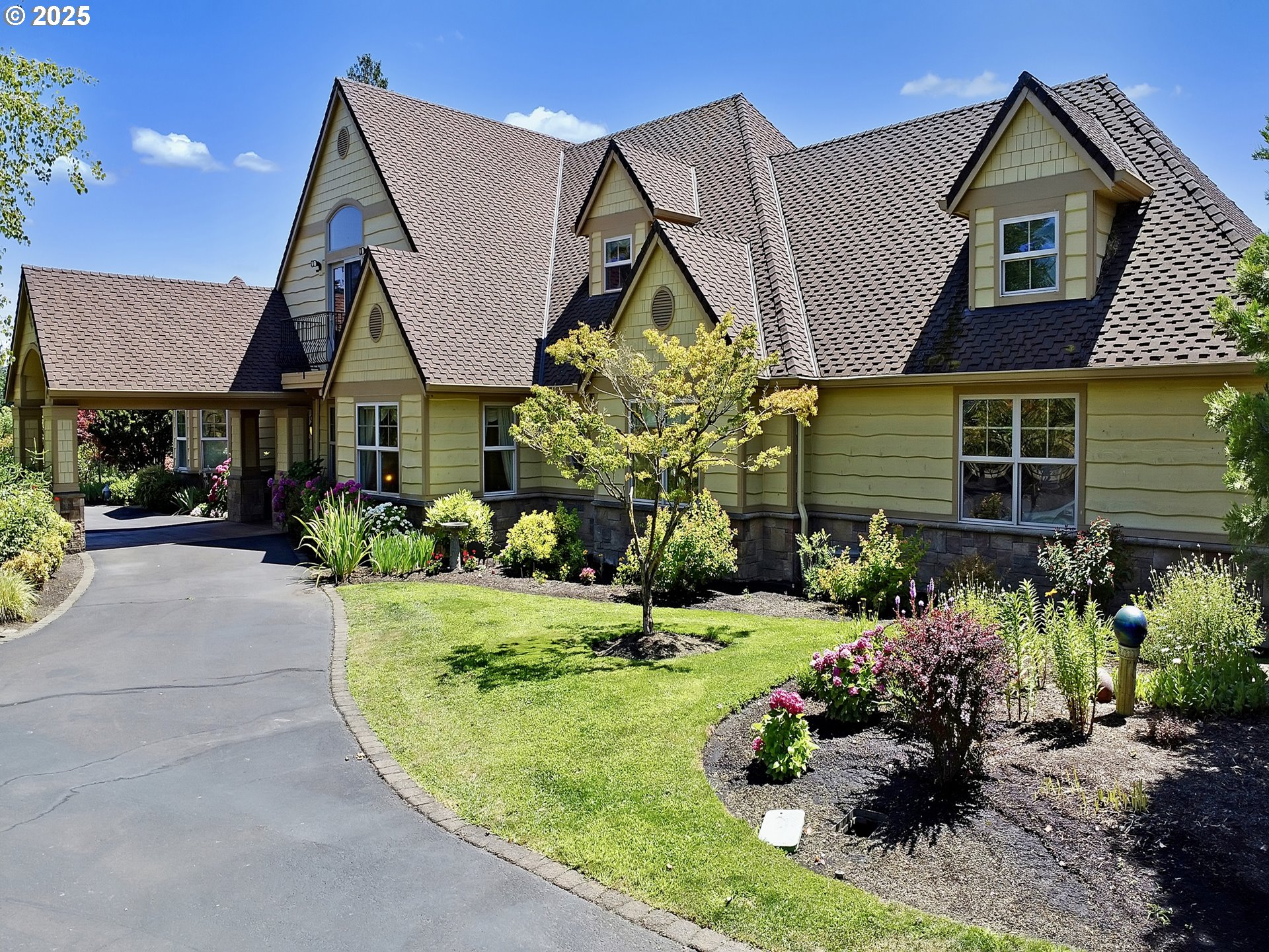 13424 Ehlen Road Northeast Aurora, OR 97002 - Photo 6 of 48 front view of a house with a yard