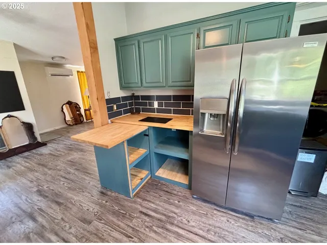 $349,000 | 44989 McKenzie Highway, Leaburg, OR 97489