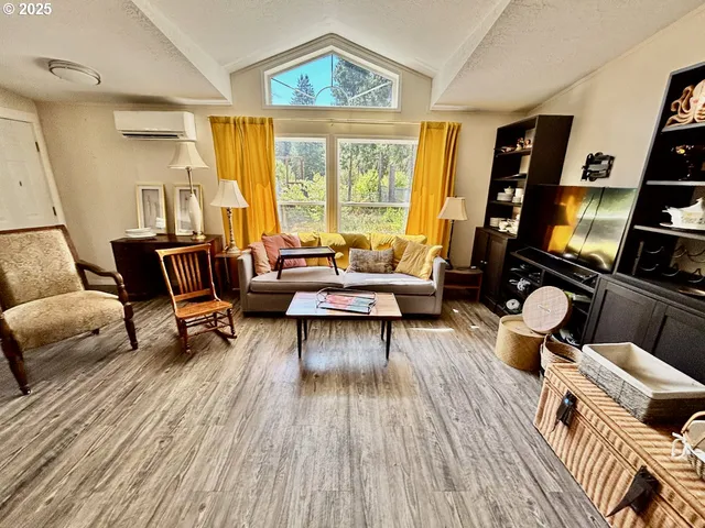 $349,000 | 44989 McKenzie Highway, Leaburg, OR 97489