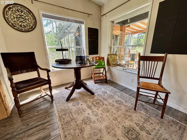 $349,000 | 44989 McKenzie Highway, Leaburg, OR 97489