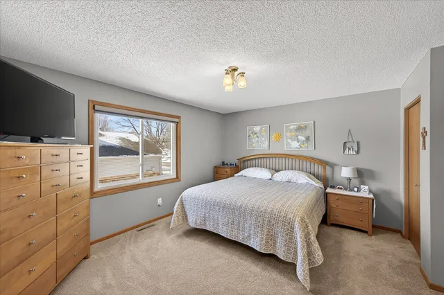 $435,000 | 9141 Sierra Road, Woodbury, MN 55125