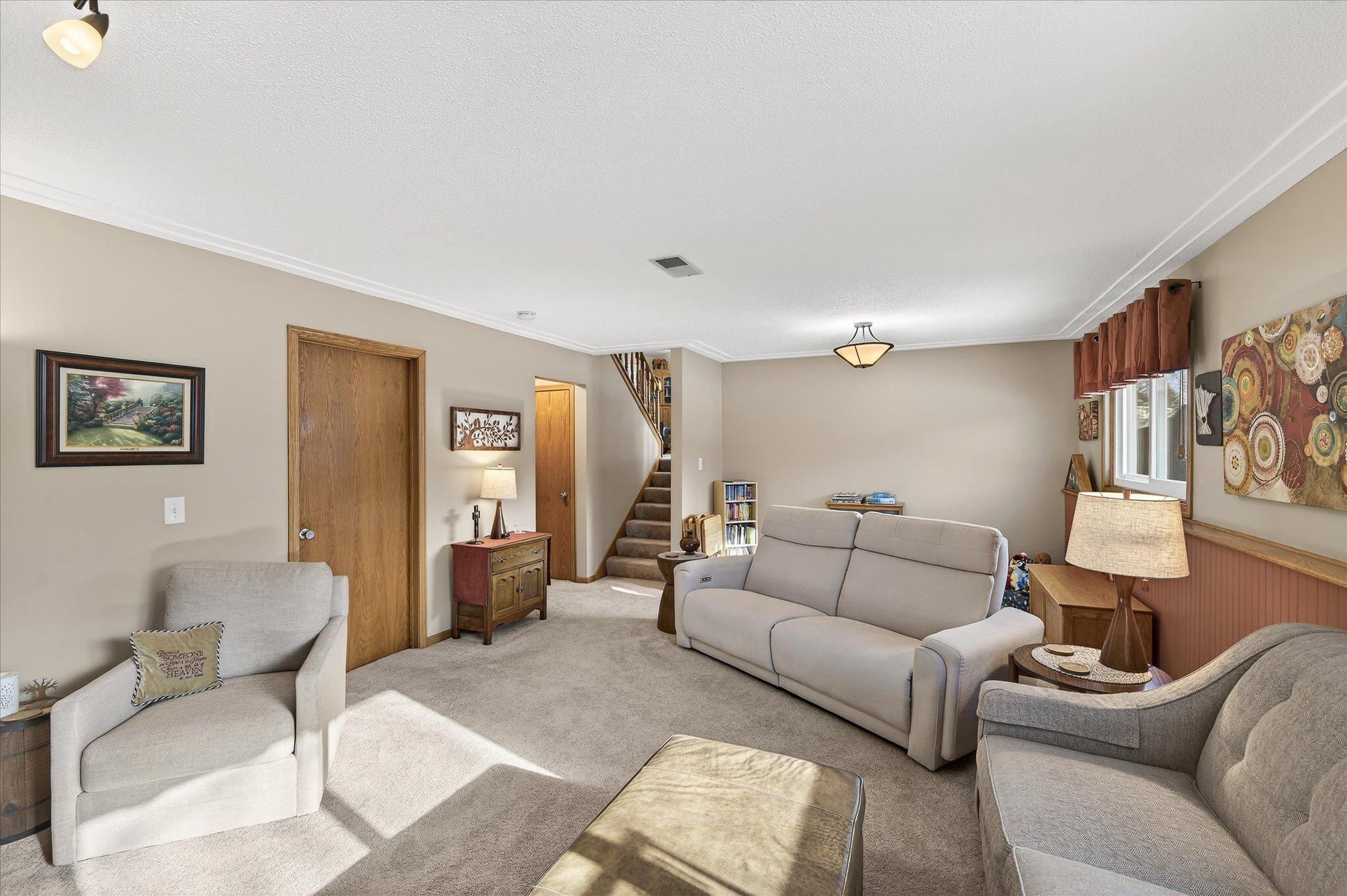 9141 Sierra Road Woodbury, MN 55125 - Photo 17 of 24