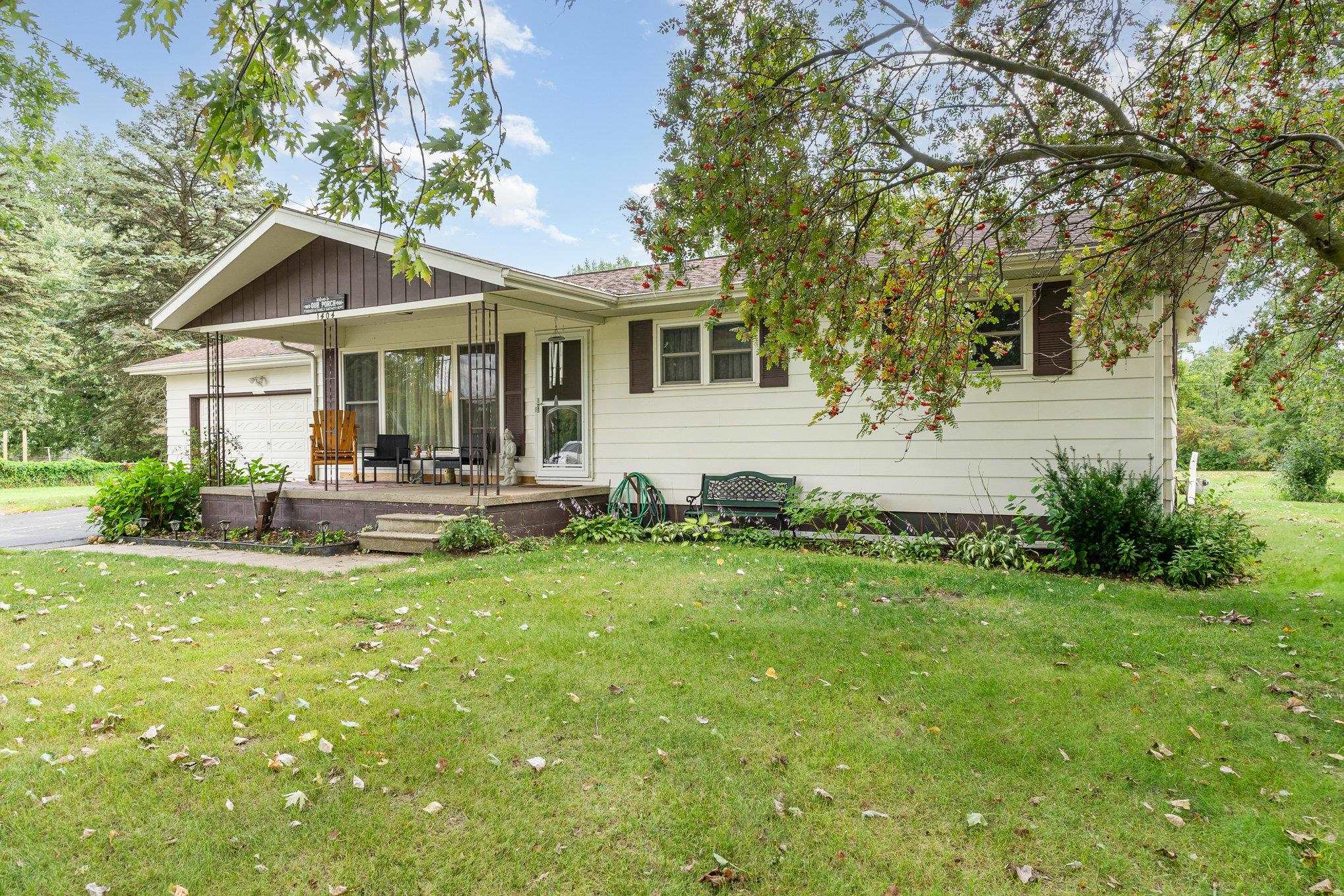 1404 East Parish Road Kawkawlin, MI 48631 - Photo 4 of 28