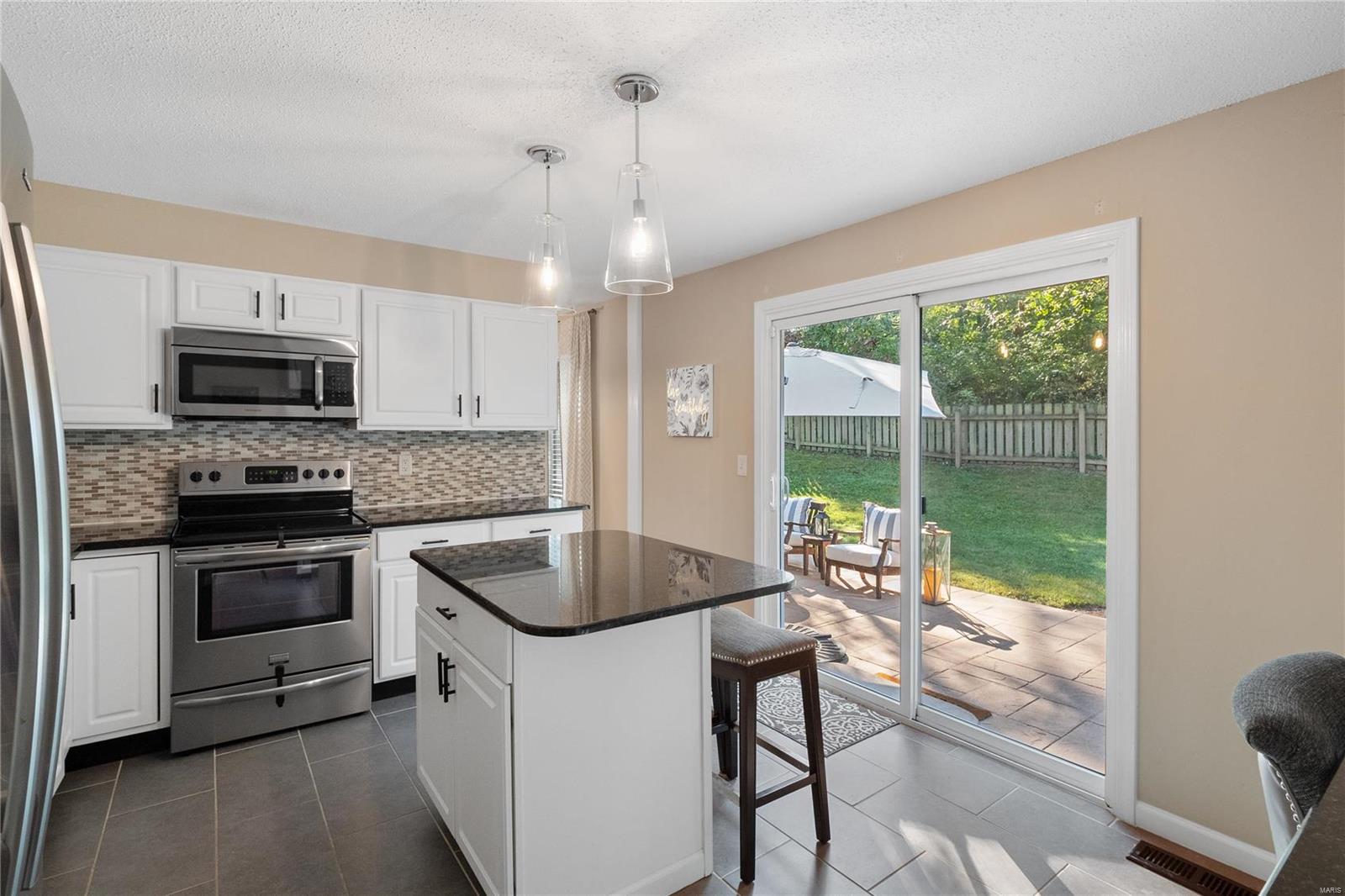 11664 Chieftain Drive St. Louis, MO 63146 - Photo 9 of 40