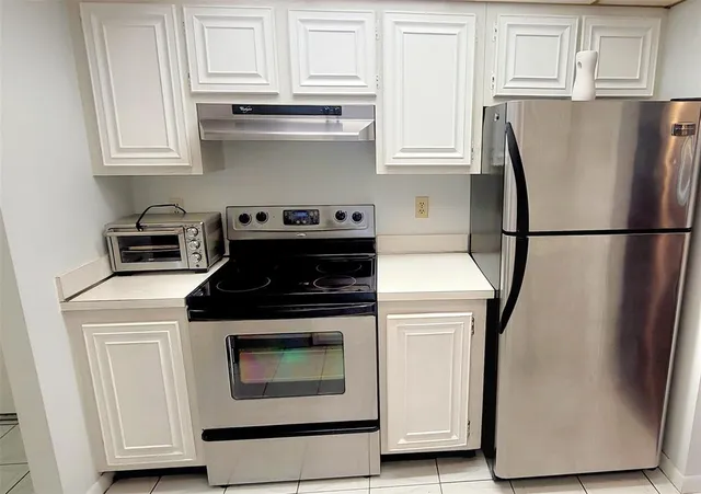 $299,900 | 1009 North Ocean Boulevard, Unit 411, Pompano Beach, FL 33062