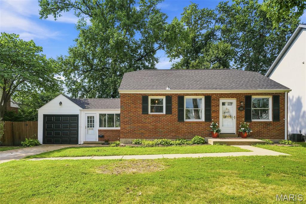 320 Fairway Lane Kirkwood, MO 63122 - Photo 1 of 25 Gallery Image 1
