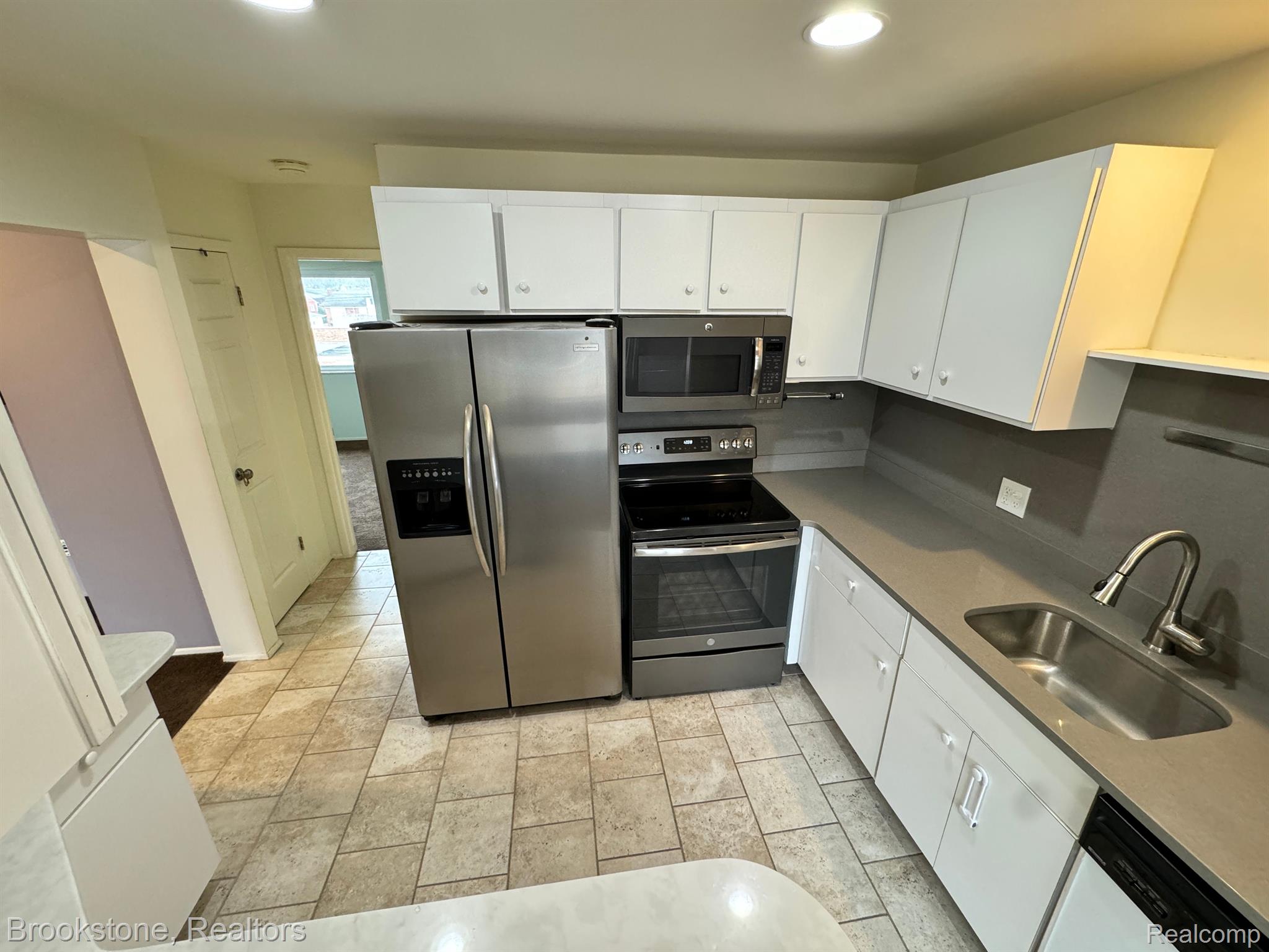 29464 Hoover Road, Unit 464 Warren, MI 48093 - Photo 7 of 23 Gallery Image 7