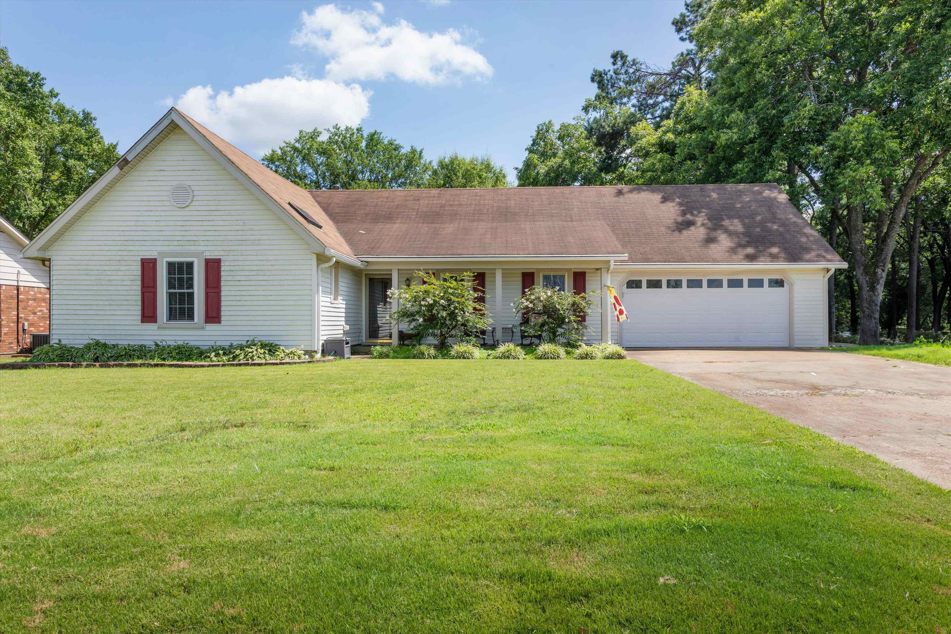 509 Shelton Road Collierville, TN 38017 - Photo 1 of 21 a view of house with backyard and garden