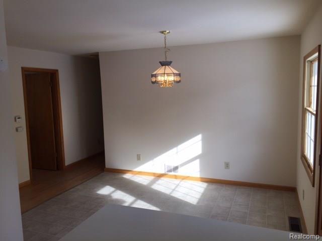 3575 Lantern View Howell, MI 48843 - Photo 7 of 16