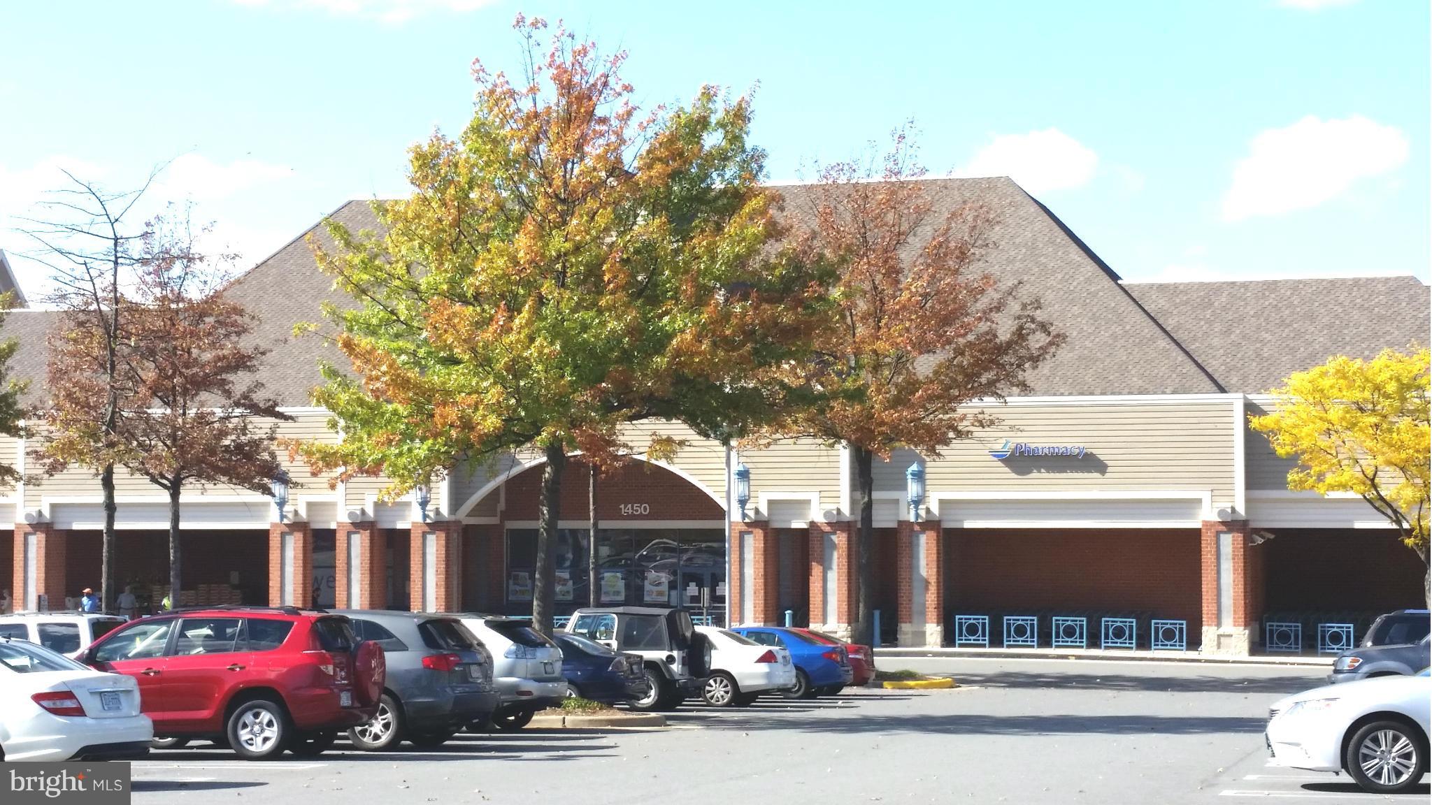 1305 Windleaf Drive, Unit G Reston, VA 20194 - Photo 22 of 27 Giant Food Market