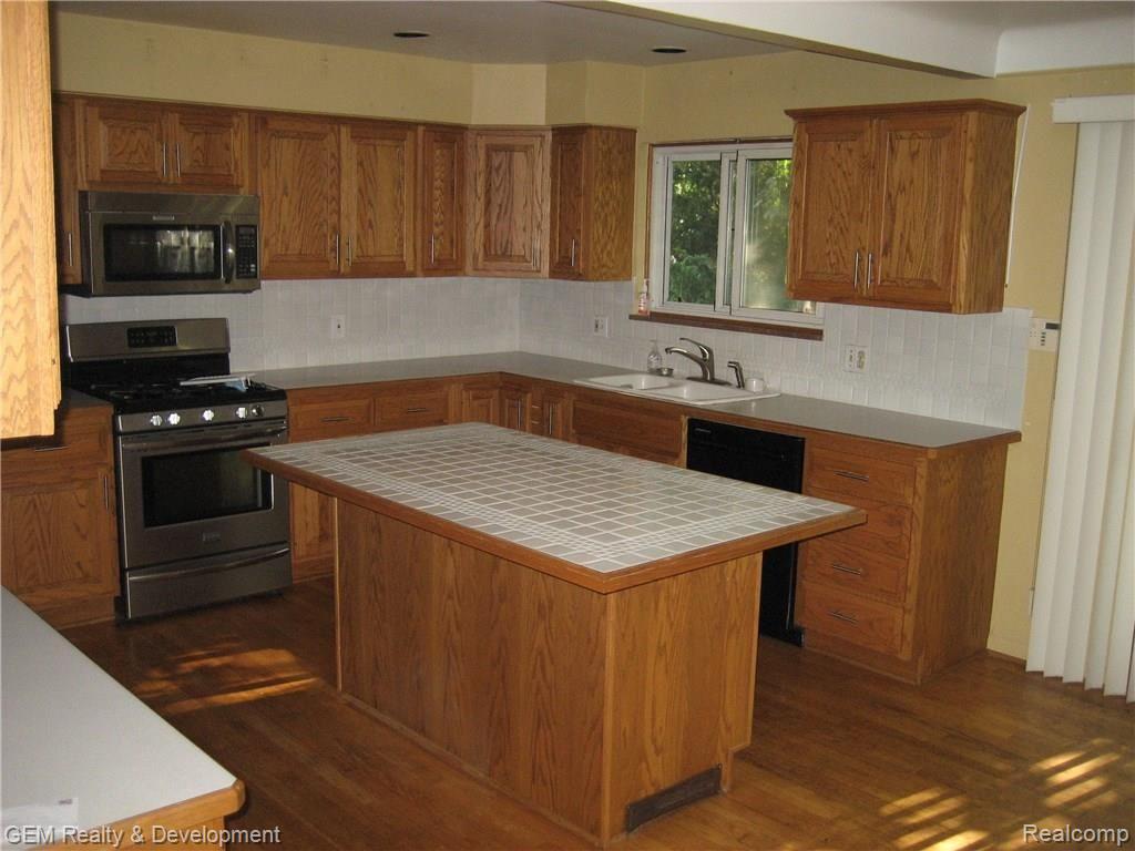 28420 Brandywine Road Farmington, MI 48334 - Photo 7 of 18