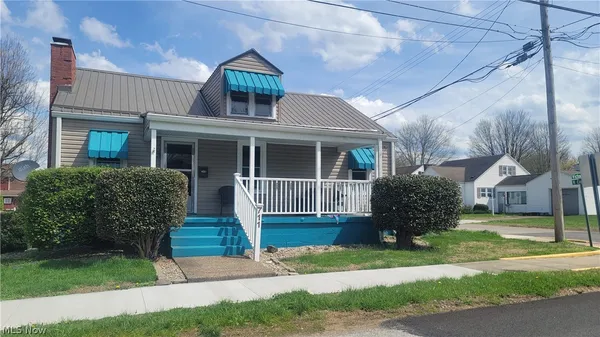 $150,000 | 711 Victoria Avenue, Williamstown, WV 26187