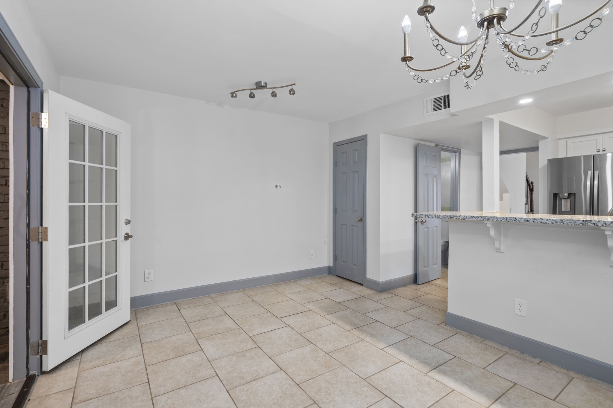 1271 Witte Road, Unit 26 Houston, TX 77055 - Photo 11 of 27 a view of a livingroom with a kitchen